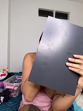 Mia  Starxxx online show from April 14, 2026, 9:42 pm