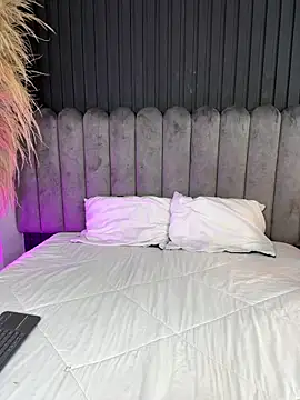 Nanda vixen  online show from March 15, 2026, 10:28 pm