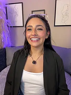 Nanda vixen  online show from May 12, 2026, 11:00 pm