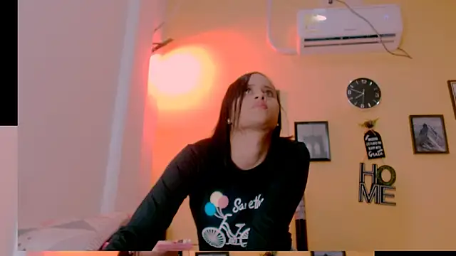 Snapshot of sexiempoderada18 chatting on April 10, 2026, 2:24 pm sexiempoderada18 online show from April 10, 2026, 2:24 pm