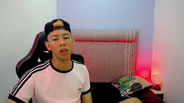 Snapshot of Taylerr_19 chatting on February 18, 2026, 4:10 am Taylerr 19 online show from February 18, 2026, 4:10 am