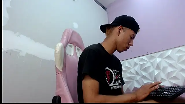 Snapshot of Taylerr_19 chatting on February 20, 2026, 1:46 pm Taylerr 19 online show from February 20, 2026, 1:46 pm