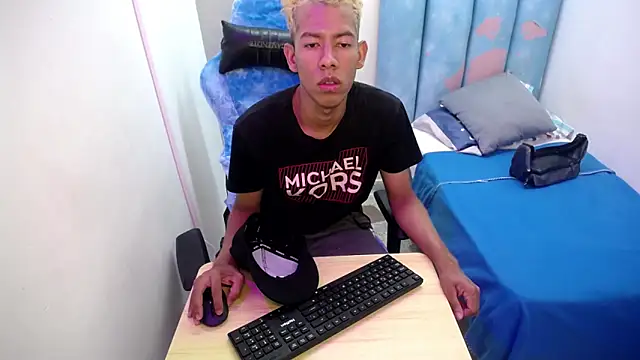 Snapshot of Taylerr_19 chatting on February 25, 2026, 4:12 am Taylerr 19 online show from February 25, 2026, 4:12 am