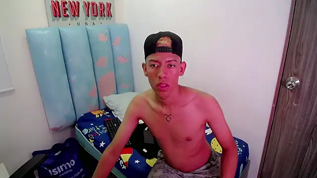 Snapshot of Taylerr_19 chatting on February 13, 2026, 8:42 pm Taylerr 19 online show from February 13, 2026, 8:42 pm