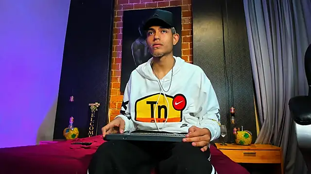 ItsZairen online show from May 13, 2026, 3:46 am