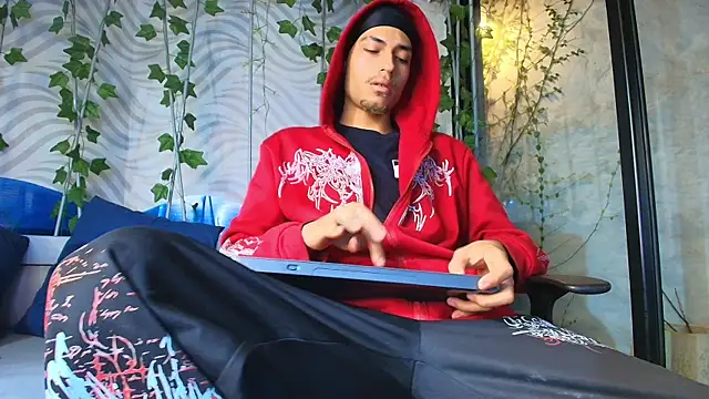 ItsZairen online show from May 29, 2026, 3:56 am