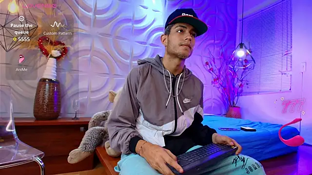 ItsZairen online show from May 15, 2026, 3:26 am