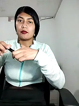 Snapshot of peytonbrunette chatting on February 13, 2026, 9:37 pm peytonbrunette online show from February 13, 2026, 9:37 pm