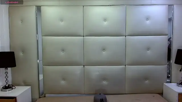 Snapshot of isahotx chatting on February 15, 2026, 4:02 am isahotx online show from February 15, 2026, 4:02 am