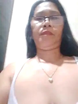 Snapshot of suzzie_hot chatting on February 7, 2026, 10:34 am suzzie hot online show from February 7, 2026, 10:34 am