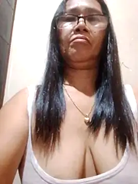 Snapshot of suzzie_hot chatting on February 7, 2026, 10:40 pm suzzie hot online show from February 7, 2026, 10:40 pm