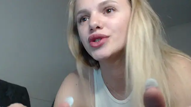 KeylaStar online show from April 7, 2026, 8:32 pm