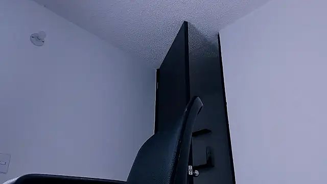 Snapshot of Thommas8a chatting on February 10, 2026, 2:43 am Thommas8a online show from February 10, 2026, 2:43 am