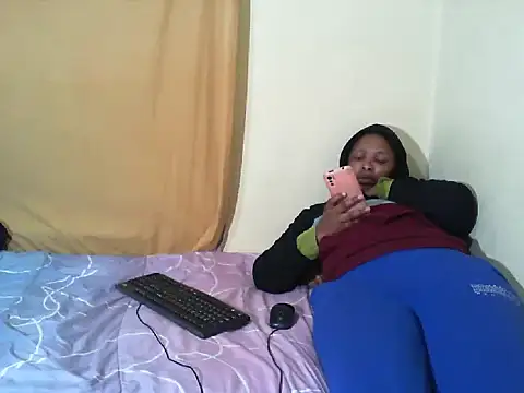 Caramel-Diva online show from May 13, 2026, 7:10 pm