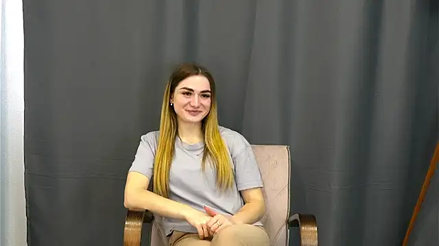 Snapshot of CharaVaz chatting on February 8, 2026, 7:50 am CharaVaz online show from February 8, 2026, 7:50 am