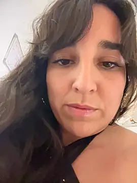 Latinaelisa online show from April 9, 2026, 1:29 am