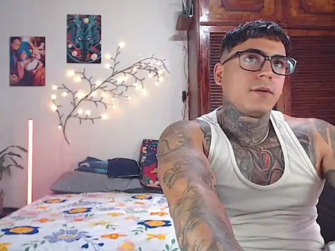 maxstrom111 online show from April 29, 2026, 6:47 pm