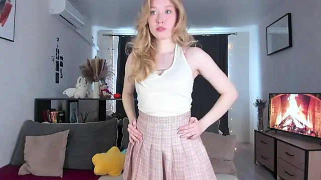 AmyLouWood online show from February 9, 2026, 7:06 am