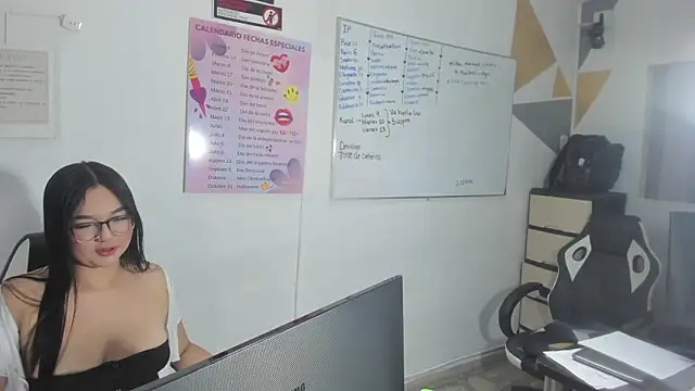 luna bradley  online show from March 13, 2026, 1:27 pm