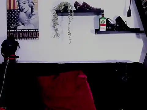  zara rosse online show from April 15, 2026, 9:15 am