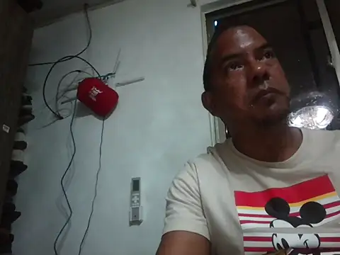 Snapshot of Quillero18 chatting on February 12, 2026, 4:51 pm Quillero18 online show from February 12, 2026, 4:51 pm