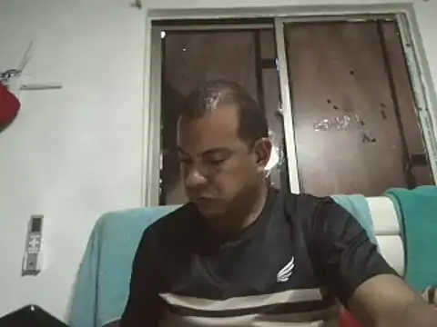 Snapshot of Quillero18 chatting on February 18, 2026, 4:47 pm Quillero18 online show from February 18, 2026, 4:47 pm