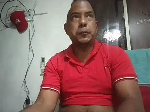 Snapshot of Quillero18 chatting on February 10, 2026, 4:17 pm Quillero18 online show from February 10, 2026, 4:17 pm