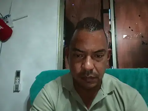 Snapshot of Quillero18 chatting on February 23, 2026, 3:23 pm Quillero18 online show from February 23, 2026, 3:23 pm