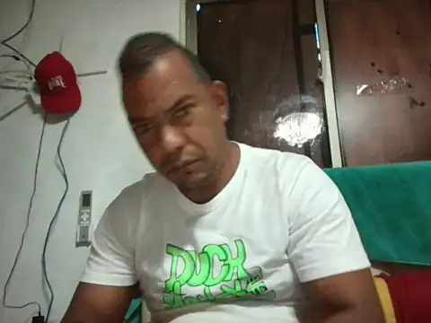 Snapshot of Quillero18 chatting on February 27, 2026, 2:06 pm Quillero18 online show from February 27, 2026, 2:06 pm