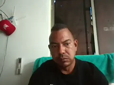 Snapshot of Quillero18 chatting on February 24, 2026, 2:51 pm Quillero18 online show from February 24, 2026, 2:51 pm