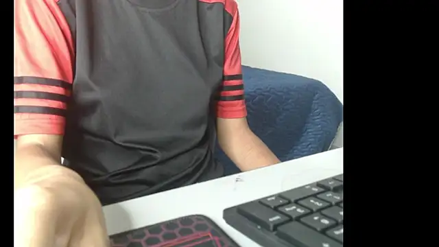 Snapshot of britan69 chatting on February 24, 2026, 2:12 am britan69 online show from February 24, 2026, 2:12 am