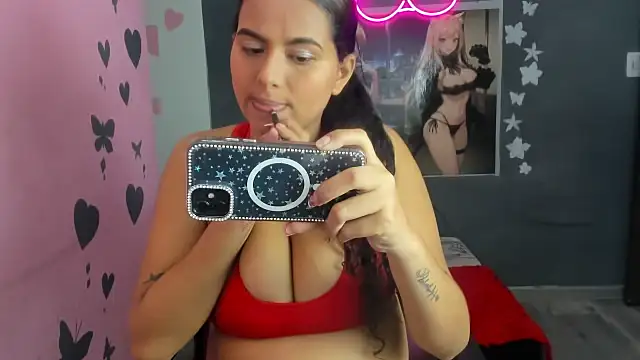 Luna white1 online show from February 25, 2026, 8:08 pm