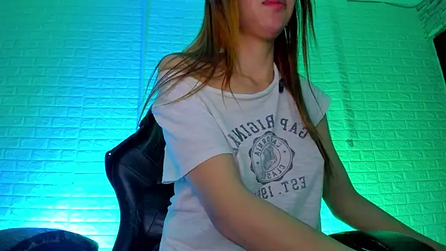 Sara Love 1 online show from May 20, 2026, 3:47 am