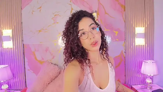 Snapshot of Woo_isDaphne chatting on April 2, 2026, 10:49 pm Woo isDaphne online show from April 2, 2026, 10:49 pm