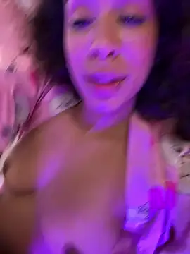 Woo isDaphne online show from May 18, 2026, 4:07 am