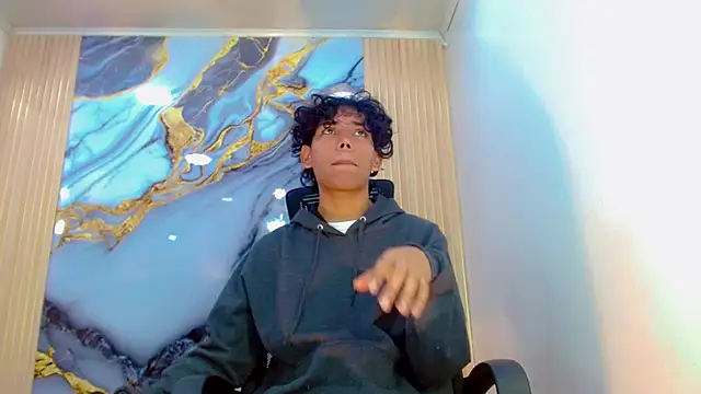 Snapshot of DaviidBuckx_ chatting on April 1, 2026, 2:02 am DaviidBuckx online show from April 1, 2026, 2:02 am