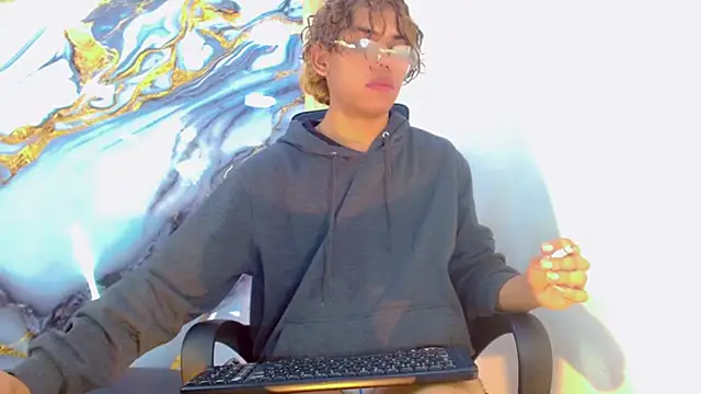 Snapshot of DaviidBuckx_ chatting on April 4, 2026, 7:26 am DaviidBuckx online show from April 4, 2026, 7:26 am