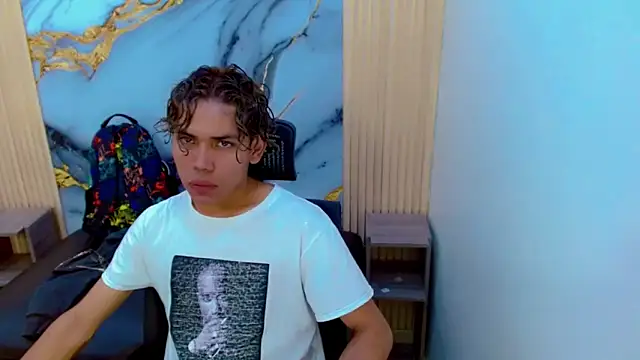 Snapshot of DaviidBuckx_ chatting on April 3, 2026, 7:20 pm DaviidBuckx online show from April 3, 2026, 7:20 pm