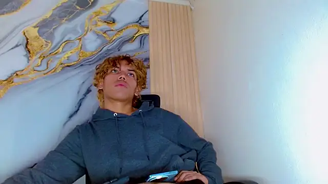 Snapshot of DaviidBuckx_ chatting on April 5, 2026, 2:24 pm DaviidBuckx online show from April 5, 2026, 2:24 pm