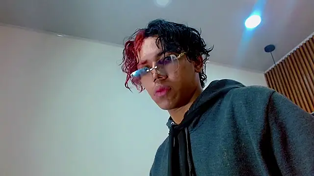 Snapshot of DaviidBuckx_ chatting on April 7, 2026, 2:24 am DaviidBuckx online show from April 7, 2026, 2:24 am