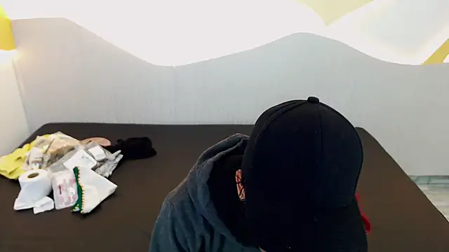 DaviidBuckx  online show from April 24, 2026, 8:33 pm