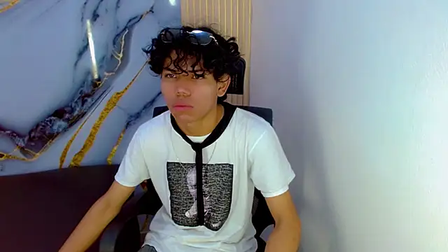 Snapshot of DaviidBuckx_ chatting on March 31, 2026, 2:13 am DaviidBuckx online show from March 31, 2026, 2:13 am