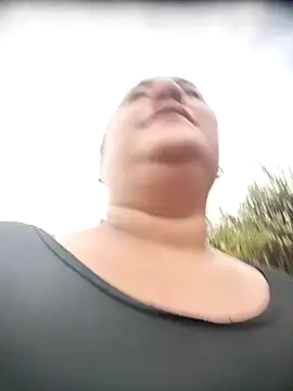 Snapshot of tania_queen chatting on February 24, 2026, 11:44 am tania queen online show from February 24, 2026, 11:44 am