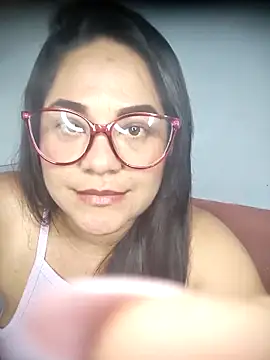 Snapshot of tania_queen chatting on February 25, 2026, 12:00 am tania queen online show from February 25, 2026, 12:00 am