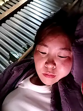 Snapshot of Yiyoongg chatting on March 16, 2026, 7:34 am Yiyoongg online show from March 16, 2026, 7:34 am