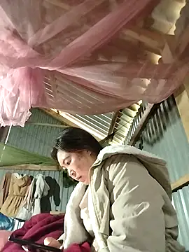 Snapshot of Yiyoongg chatting on February 9, 2026, 1:14 am Yiyoongg online show from February 9, 2026, 1:14 am