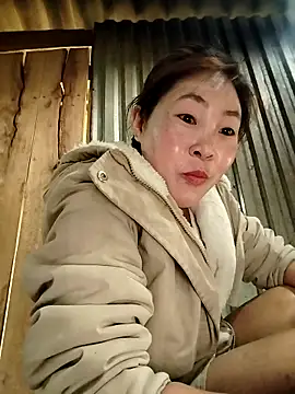 Snapshot of Yiyoongg chatting on March 4, 2026, 2:41 am Yiyoongg online show from March 4, 2026, 2:41 am