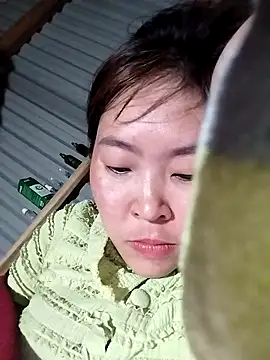 Snapshot of Yiyoongg chatting on February 18, 2026, 1:29 pm Yiyoongg online show from February 18, 2026, 1:29 pm