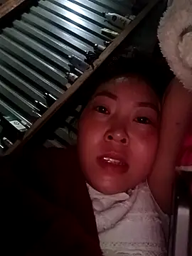 Snapshot of Yiyoongg chatting on April 1, 2026, 11:56 pm Yiyoongg online show from April 1, 2026, 11:56 pm