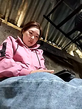 Snapshot of Yiyoongg chatting on April 5, 2026, 1:23 am Yiyoongg online show from April 5, 2026, 1:23 am